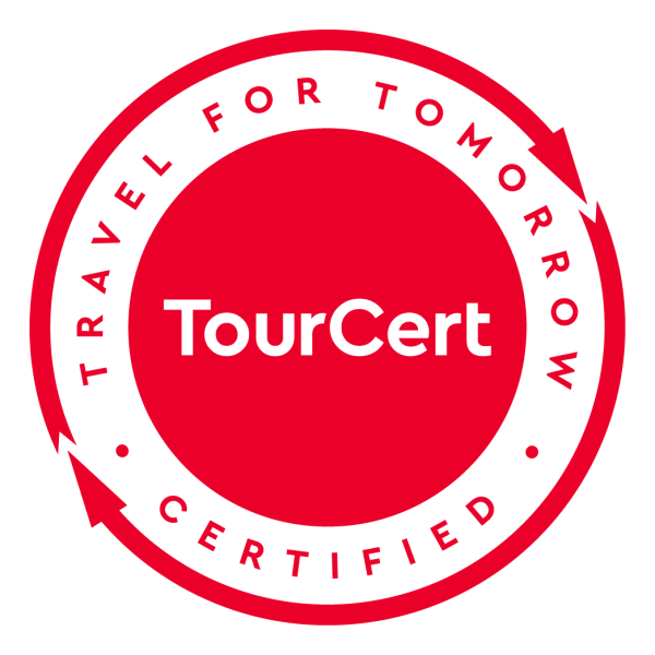 roter Kreis mit weißer Schrift TourCert